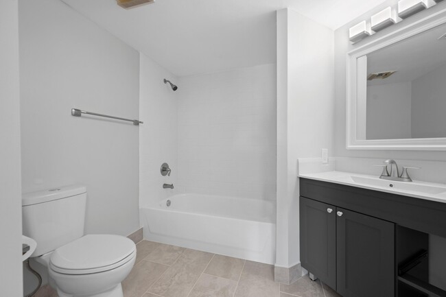 Building Photo - 500 Crestwood Ct N