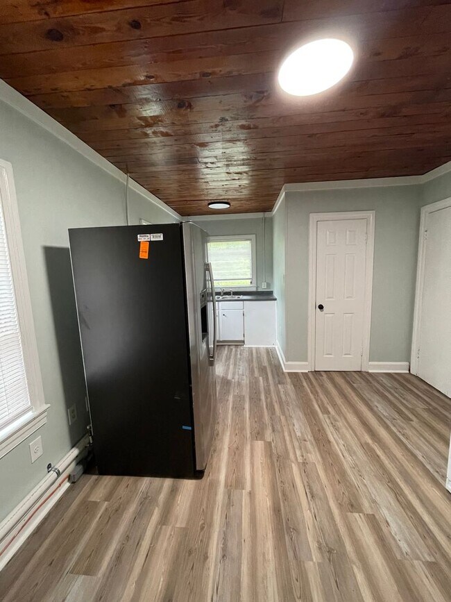 Building Photo - Cozy Upper Unit in Downtown Guyton – 2BR Living with Small-Town Charm