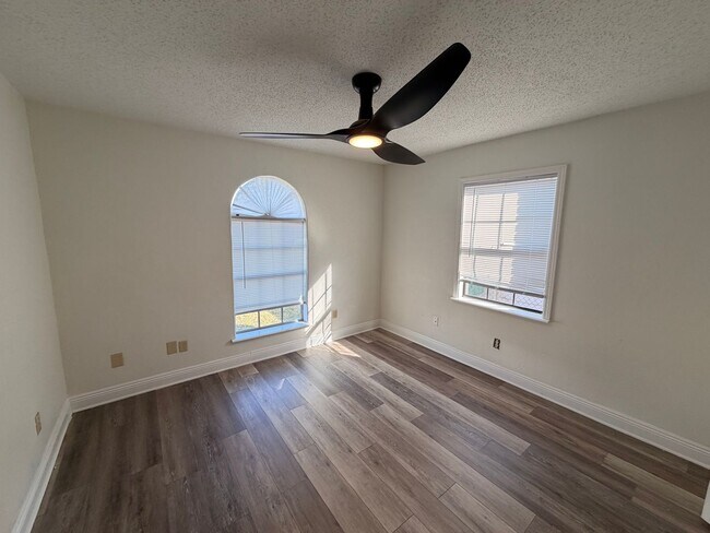 Building Photo - 1538 Mansfield Dr