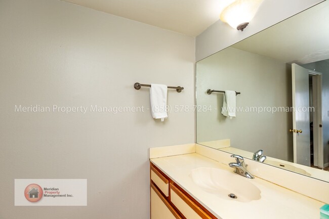 Building Photo - 2 Bed, 2 Bath Condo-North Park