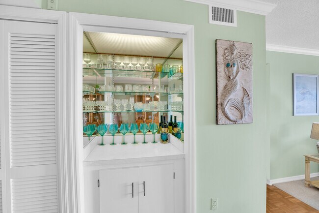Building Photo - 5300 Jimmy Buffett Mem Hwy