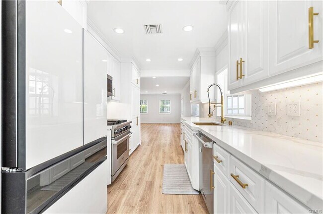 Building Photo - 5400 Columbus Ave