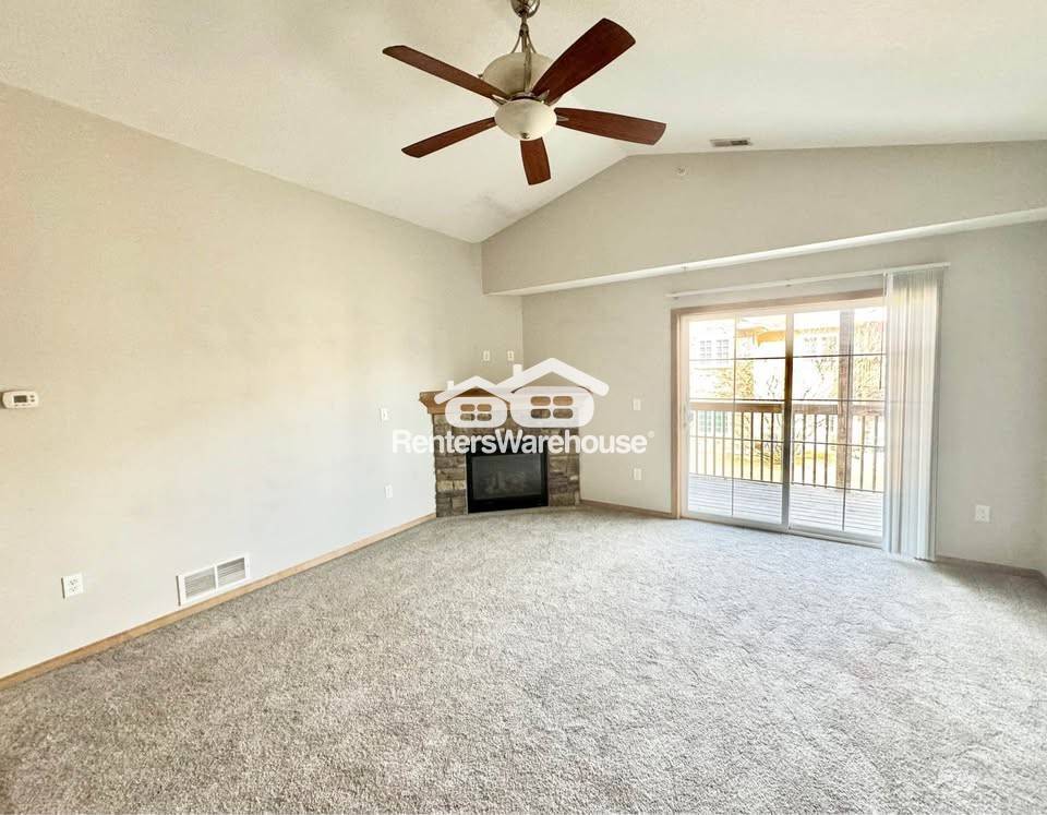 Building Photo - 2000 Meadow Ct