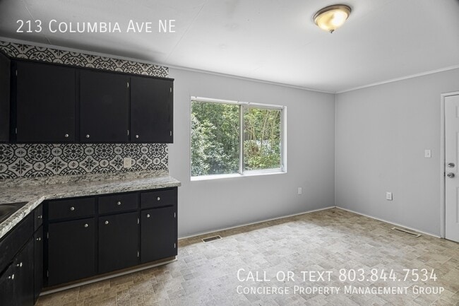 Building Photo - 213 Columbia Ave NE
