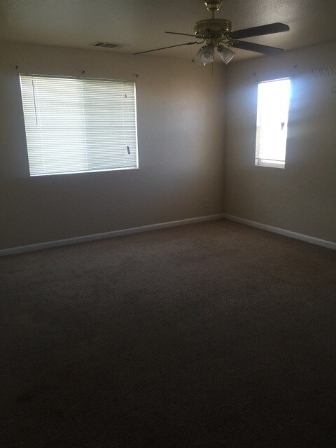 Building Photo - 2366 S Rock Creek Dr