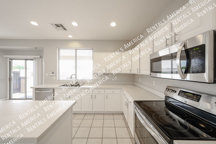 Building Photo - 14605 W Verde Ln