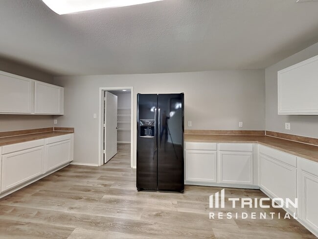 Building Photo - 1042 Condor Dr