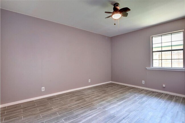 Building Photo - 1301 Thornridge Rd