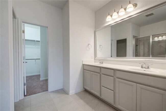 Building Photo - 113 Meadow Wood Cv