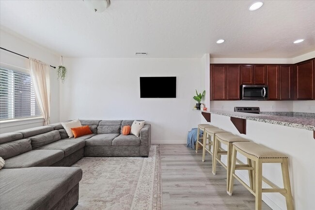 Building Photo - 5720 Cherry Ln