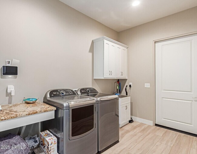 Building Photo - 17316 E Quail Track Rd