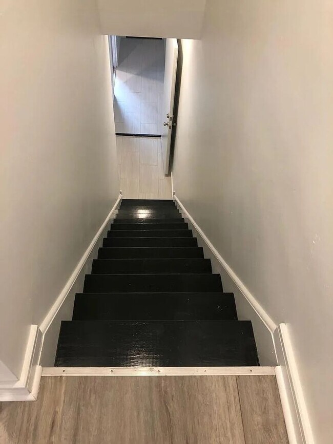 Building Photo - 2217 Reed St