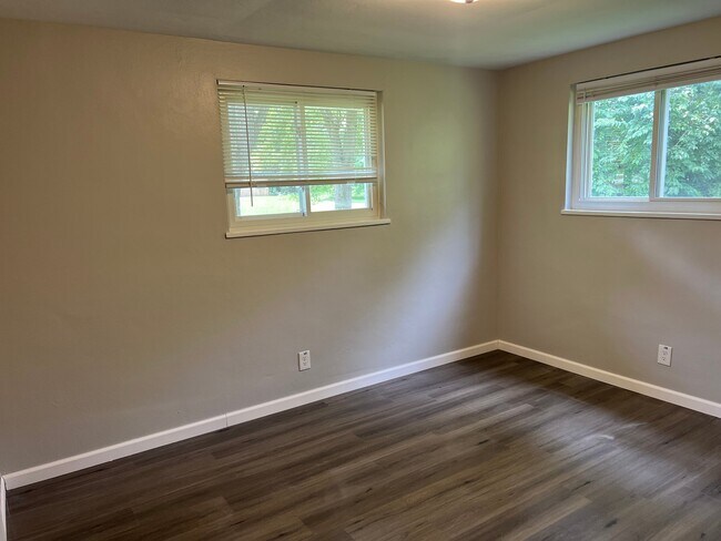 Building Photo - 2543 Walford Dr