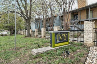 Building Photo - 3204 Menchaca Rd