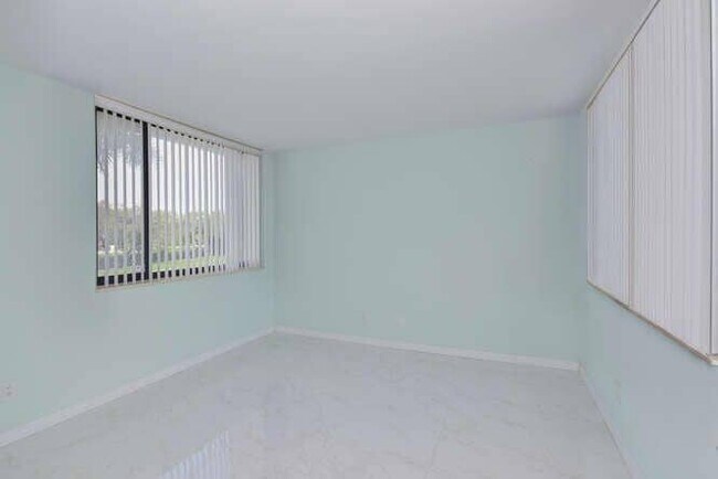 Building Photo - 1605 S US Hwy 1