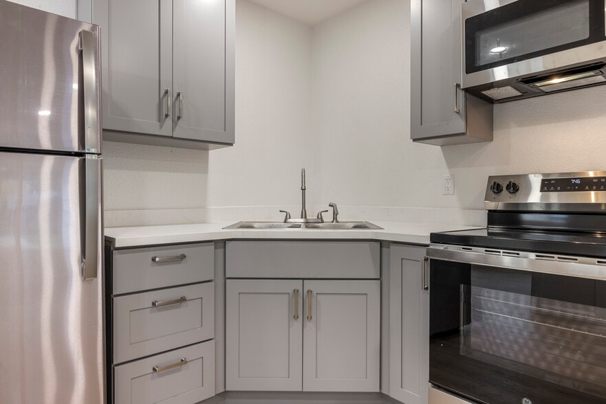 Building Photo - 214 Kimble St