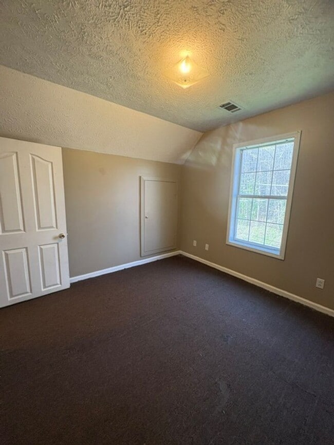 Building Photo - Renovated 3 Bedroom 2 Bath Home for Rent!