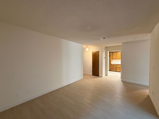 Building Photo - Orcutt Single Story Condo in The Gated Community of Creekridge Villas