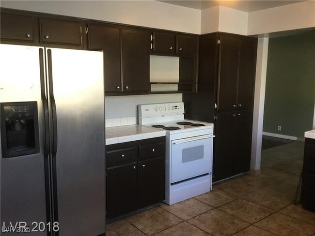 Building Photo - 4045 S Spitze Dr
