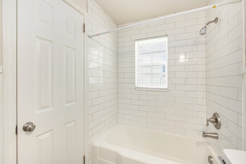 Building Photo - 1904 Hampton Ave