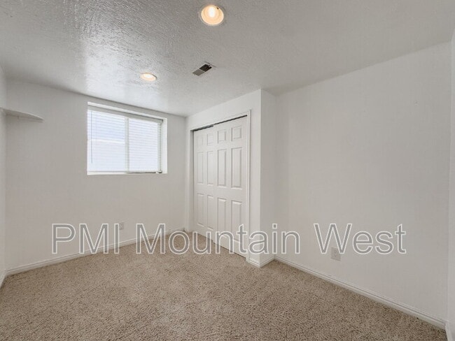 Building Photo - 2419 1850 N St