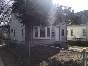 Building Photo - 4 bedroom Single Family