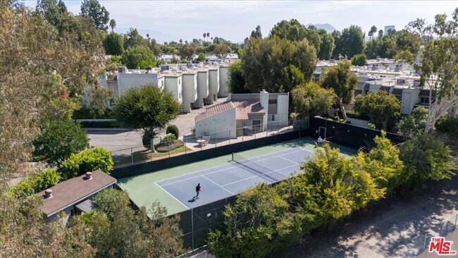 Building Photo - 11848 Moorpark St
