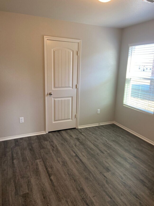 Building Photo - 3717 Keeneland Dr