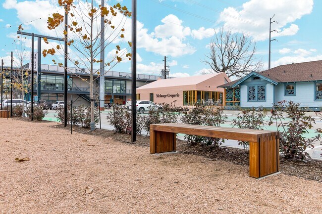 Building Photo - 953 Yale St