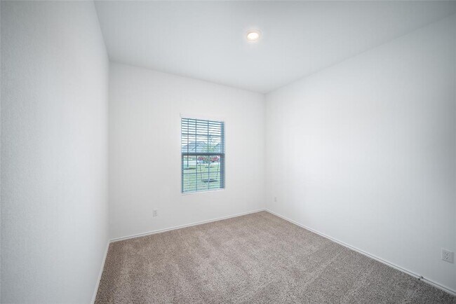 Building Photo - 117 Prairie Dog Town Dr