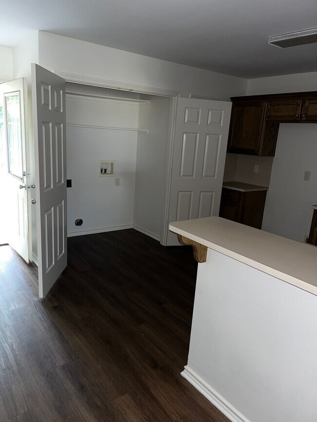 Building Photo - 2010 Seabiscuit Trce