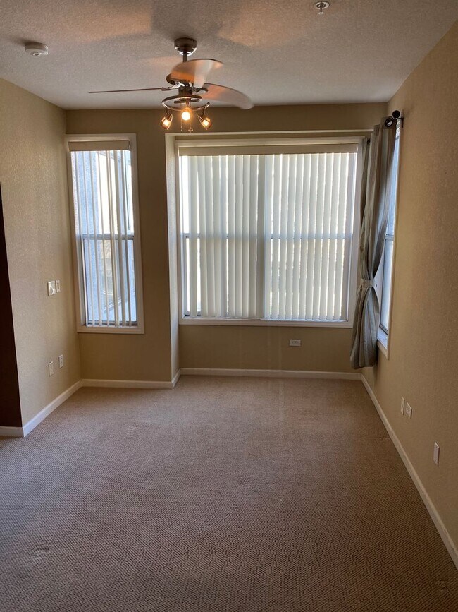 Building Photo - Dual Master 2 Bed 2.5 Bath - Walk-up townhouse at Atria!