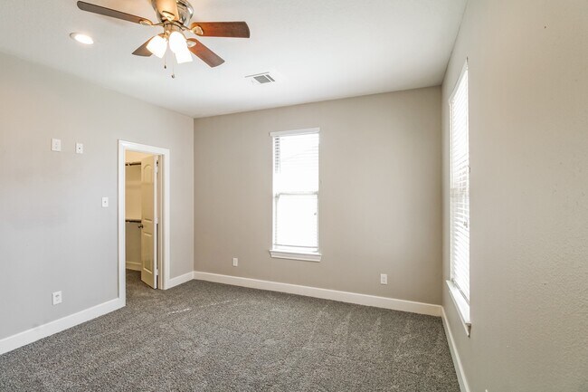 Building Photo - 3223 Bay Oaks Harbor Dr