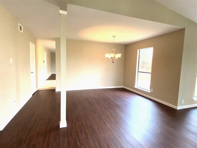 Building Photo - 2704 Winding Creek Dr