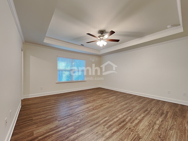 Building Photo - 5005 Hudson Vly Dr