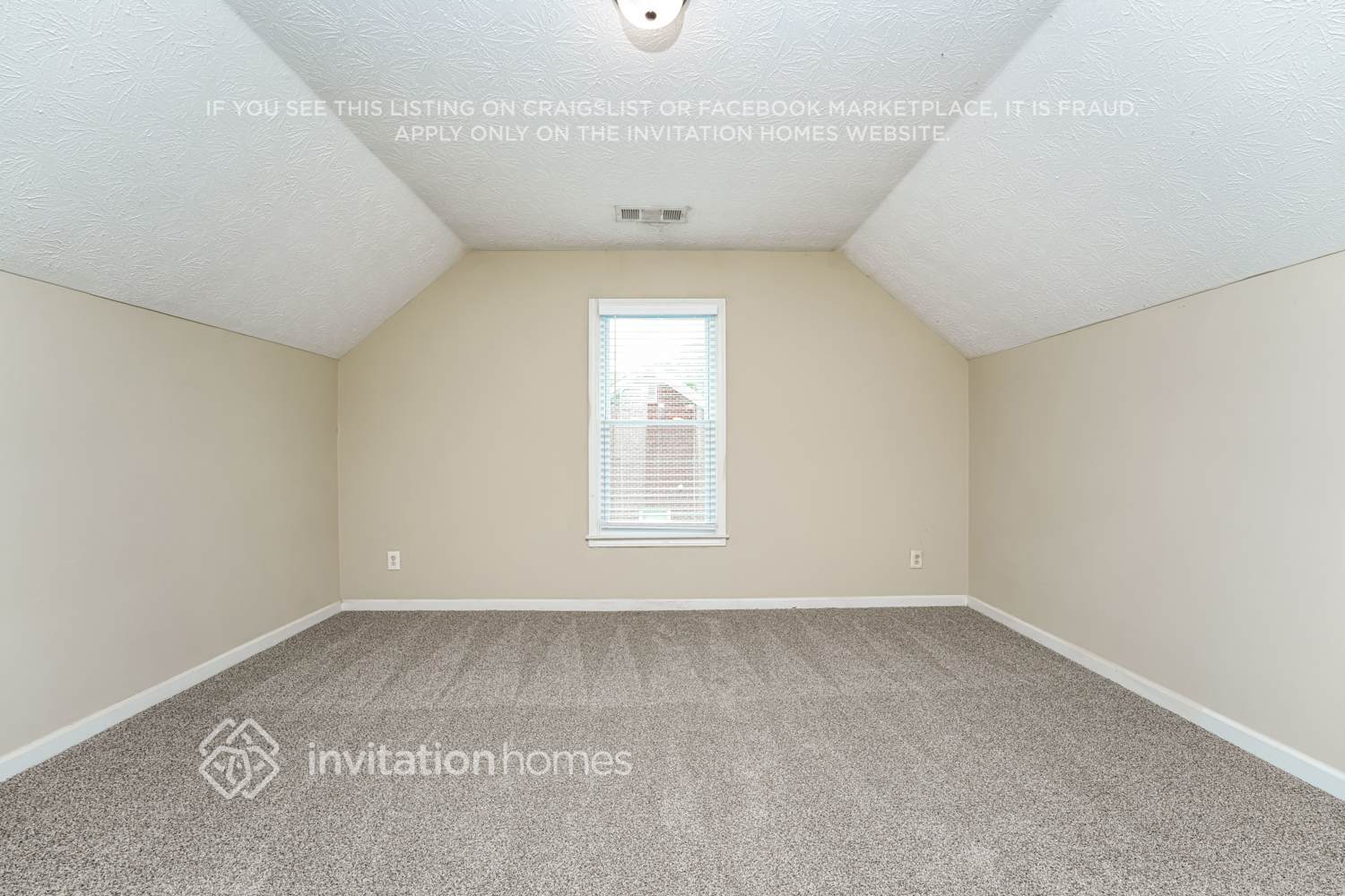 Building Photo - 208 Ivy Creek Dr