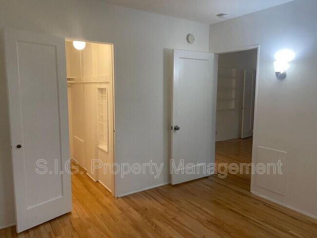 Building Photo - 228 E Maple St