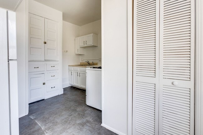 Building Photo - 750 Brownsville Rd