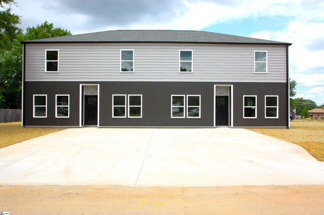 Primary Photo - 404 Sierra Rd