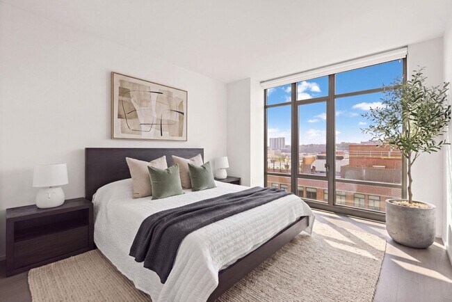 Building Photo - 1425 Hudson St