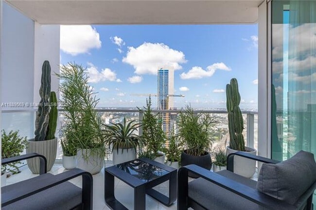 Building Photo - 1040 Biscayne Blvd