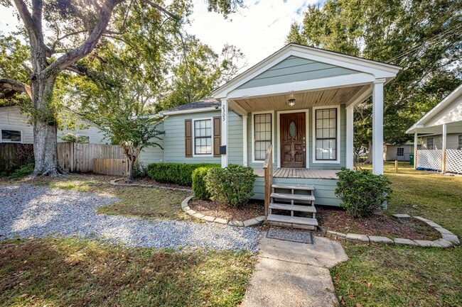 Building Photo - Adorable Updated Cottage in Pascagoula