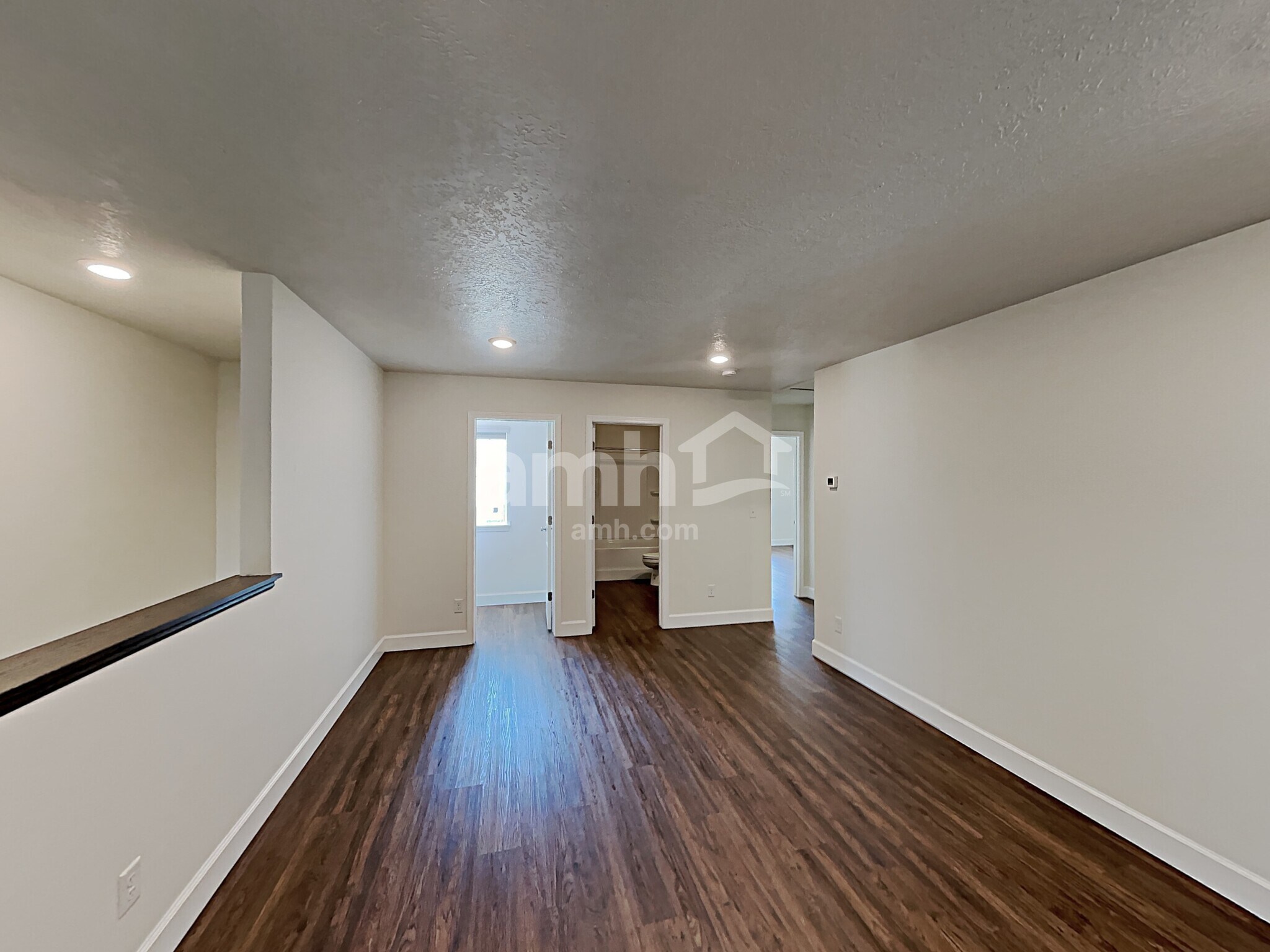 Building Photo - 2992 E S Village Dr