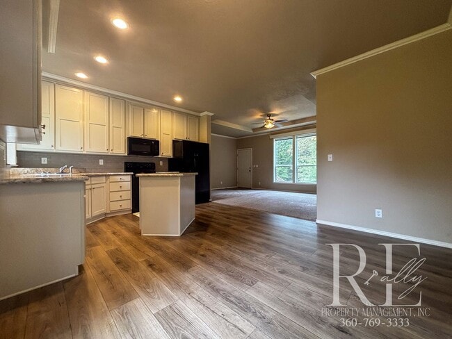 Building Photo - Charming 3-Bedroom Home in Quiet Gig Harbo...
