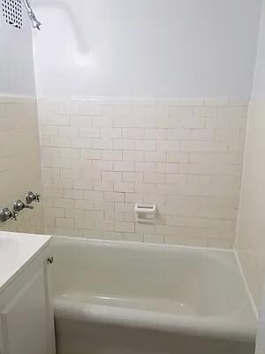 Building Photo - 304 E 41st St