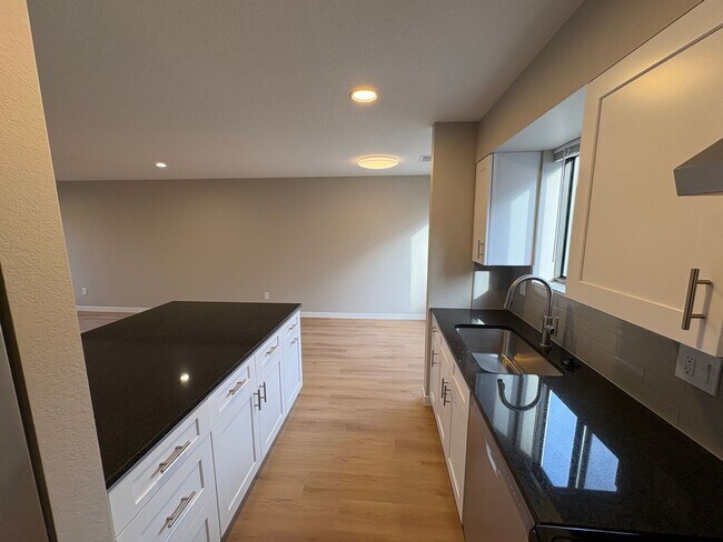 Building Photo - Completely Renovated 3 Bed 2 Bath Condo Downtown Pearl.  Brand New Interior!