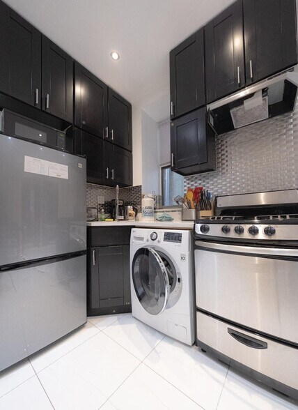 Building Photo - 5 W 101st St