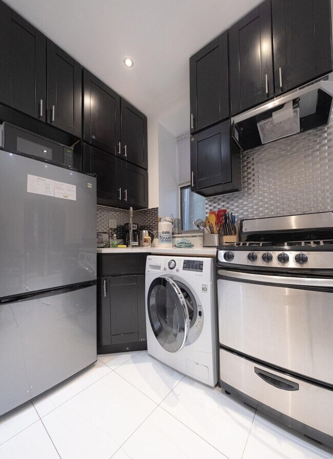 Building Photo - 5 W 101st St