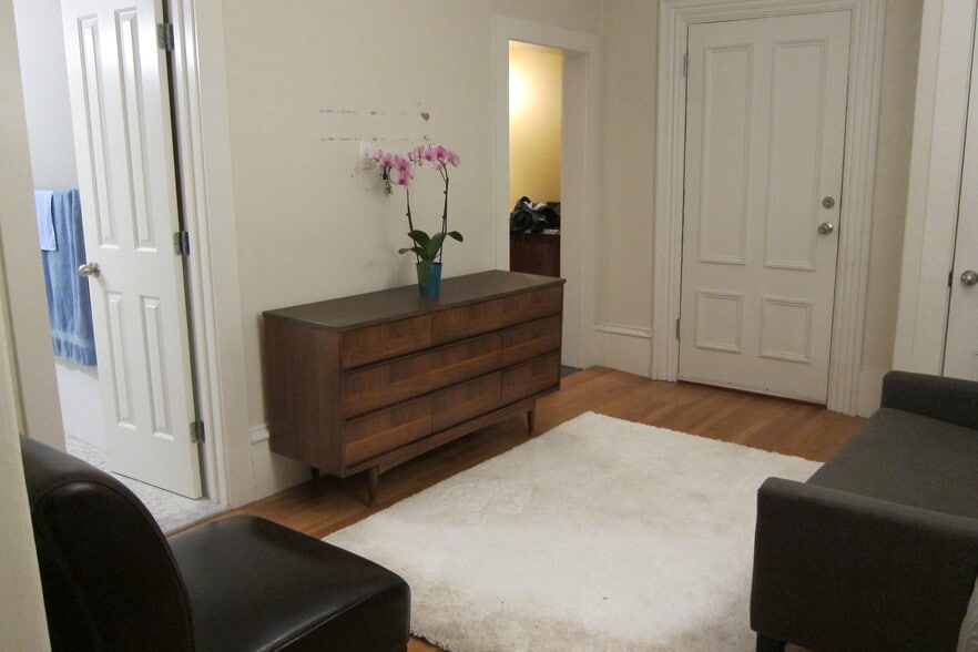 Livingroom - 308 Brookline St.