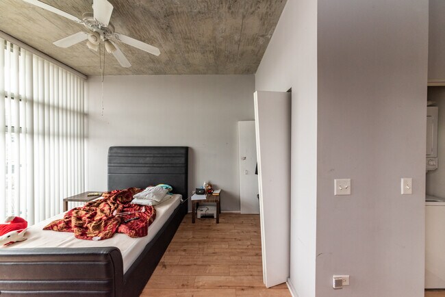 Building Photo - 1620 S Michigan Ave